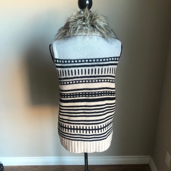 BB Dakota Jase Faux Fur trim sweater vest L - Picture 4 of 10